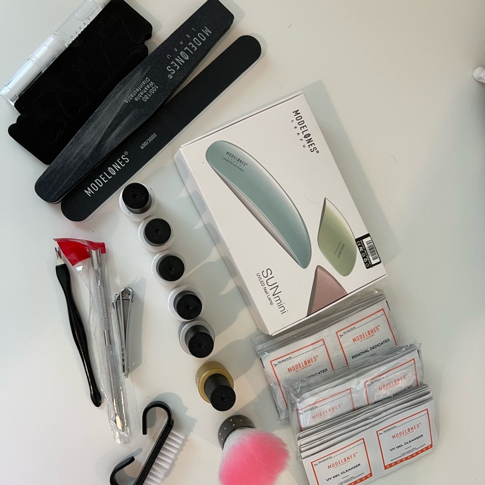 Modelones UV Gel Nail system